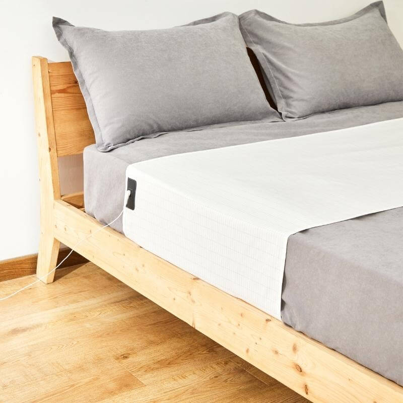 Grounding sheet for sleep quality and natural inflammation support