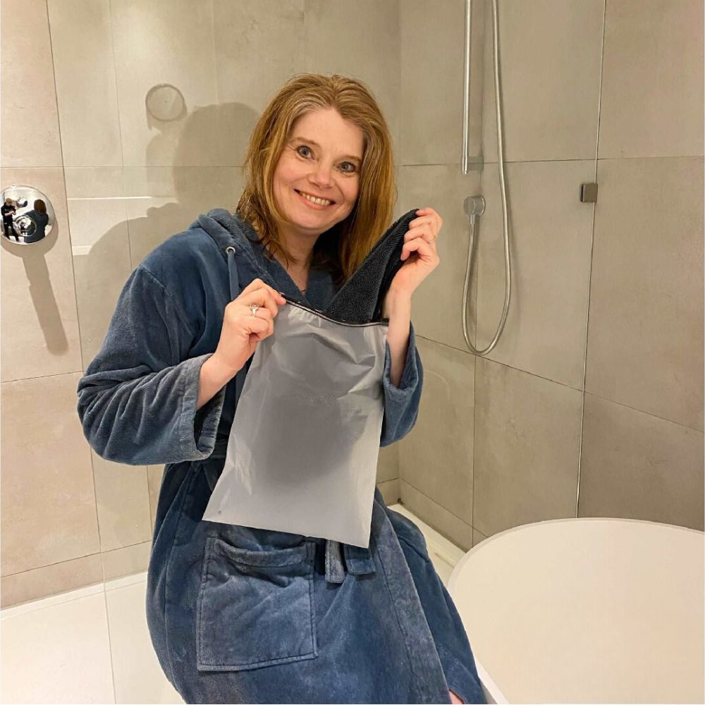 FASTDRY drying towel instantly absorbing water on glass shower door

