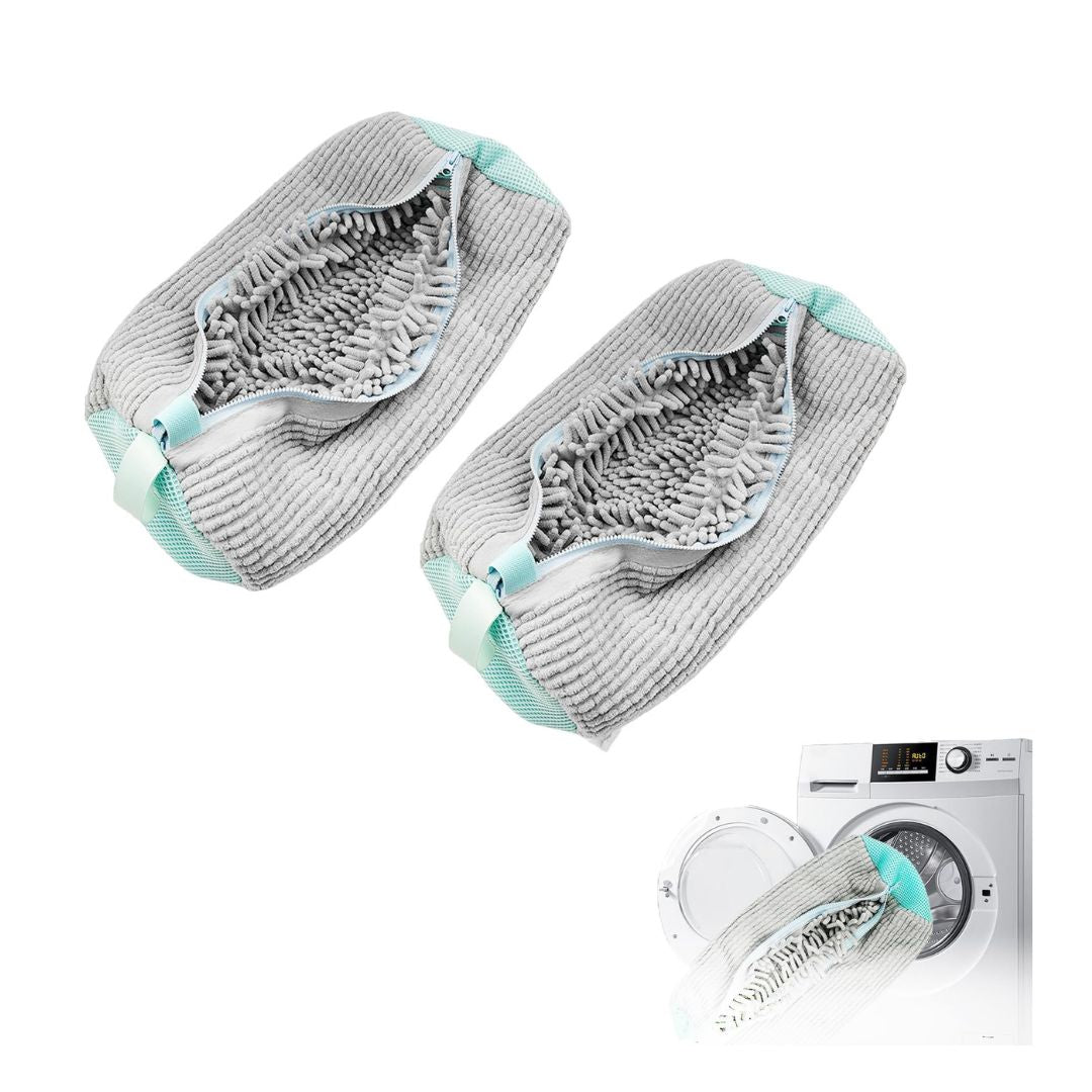 Sneaker cleaning bag with cushioned lining preventing shape loss during wash